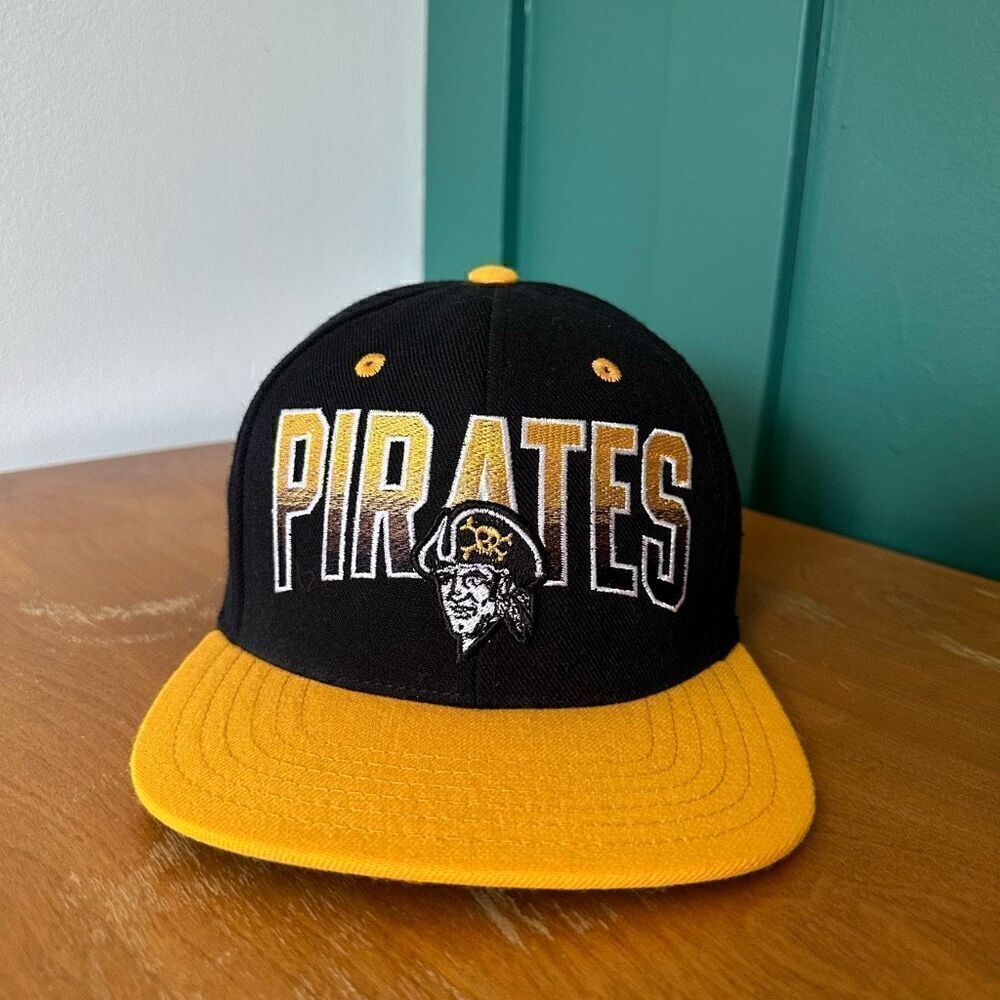 American Needle Men’s MLB Vintage Pittsburgh Pirates Fade Snapback Hat